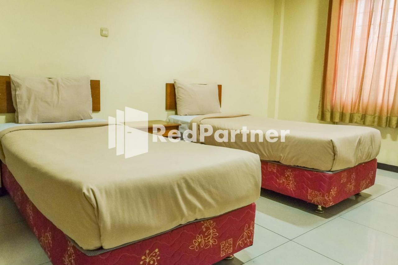 Grand Kembar Hotel Mitra Reddoorz Bandung Zewnętrze zdjęcie