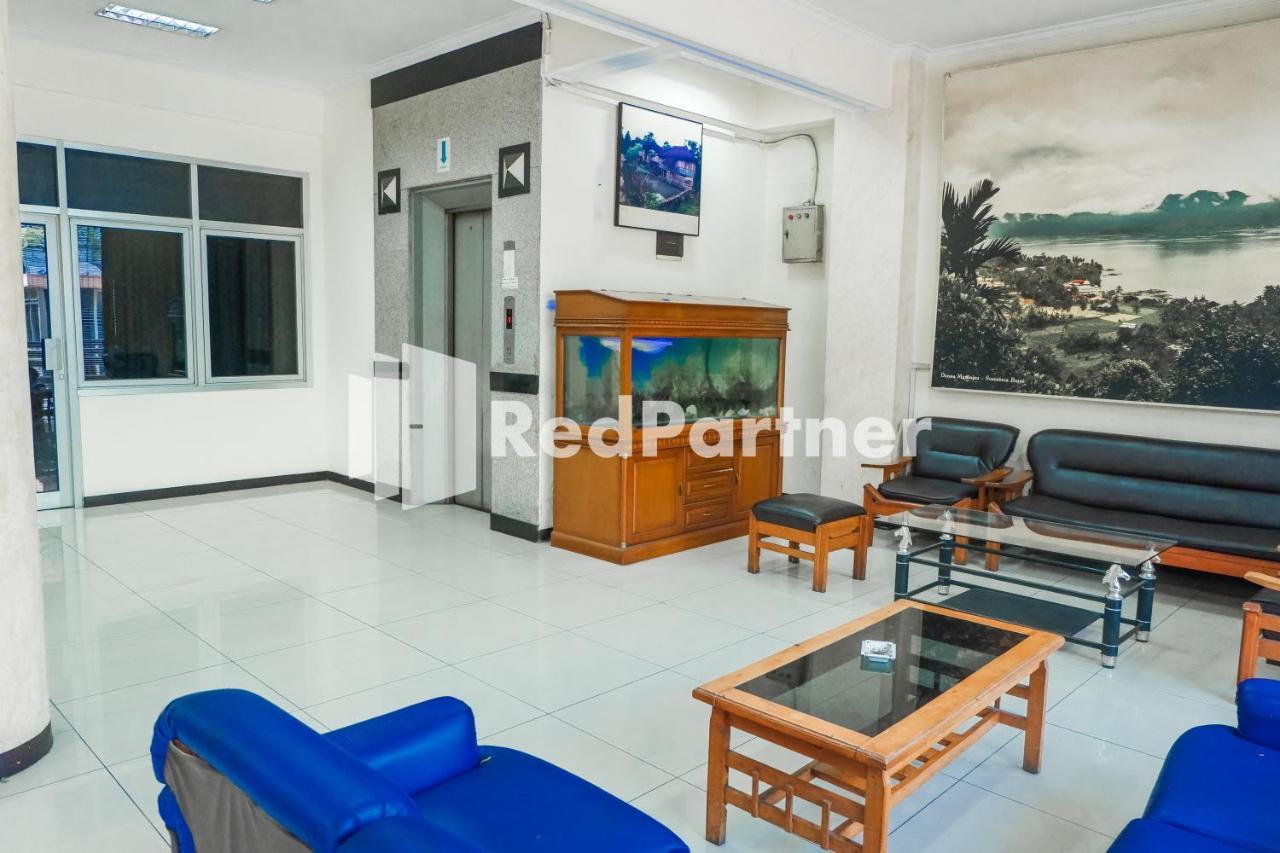 Grand Kembar Hotel Mitra Reddoorz Bandung Zewnętrze zdjęcie