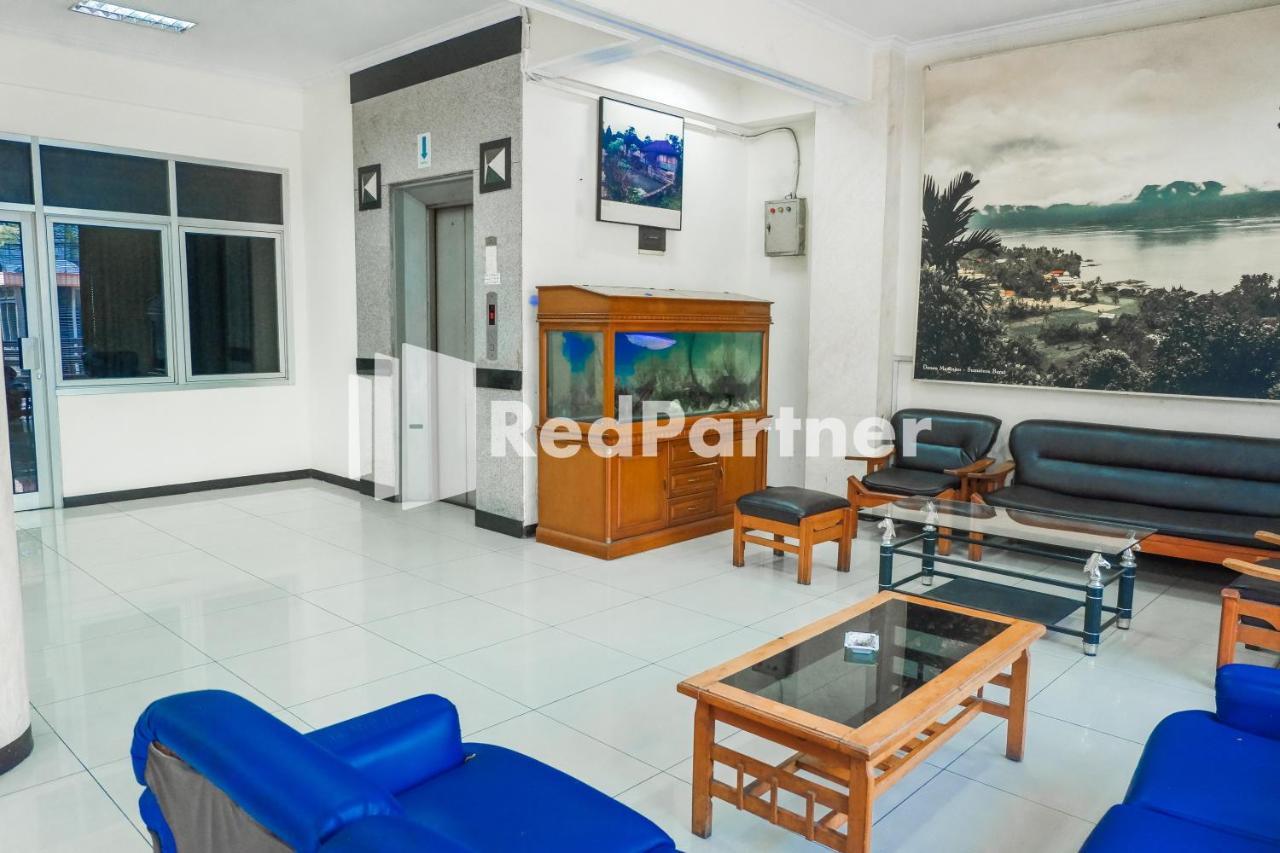 Grand Kembar Hotel Mitra Reddoorz Bandung Zewnętrze zdjęcie