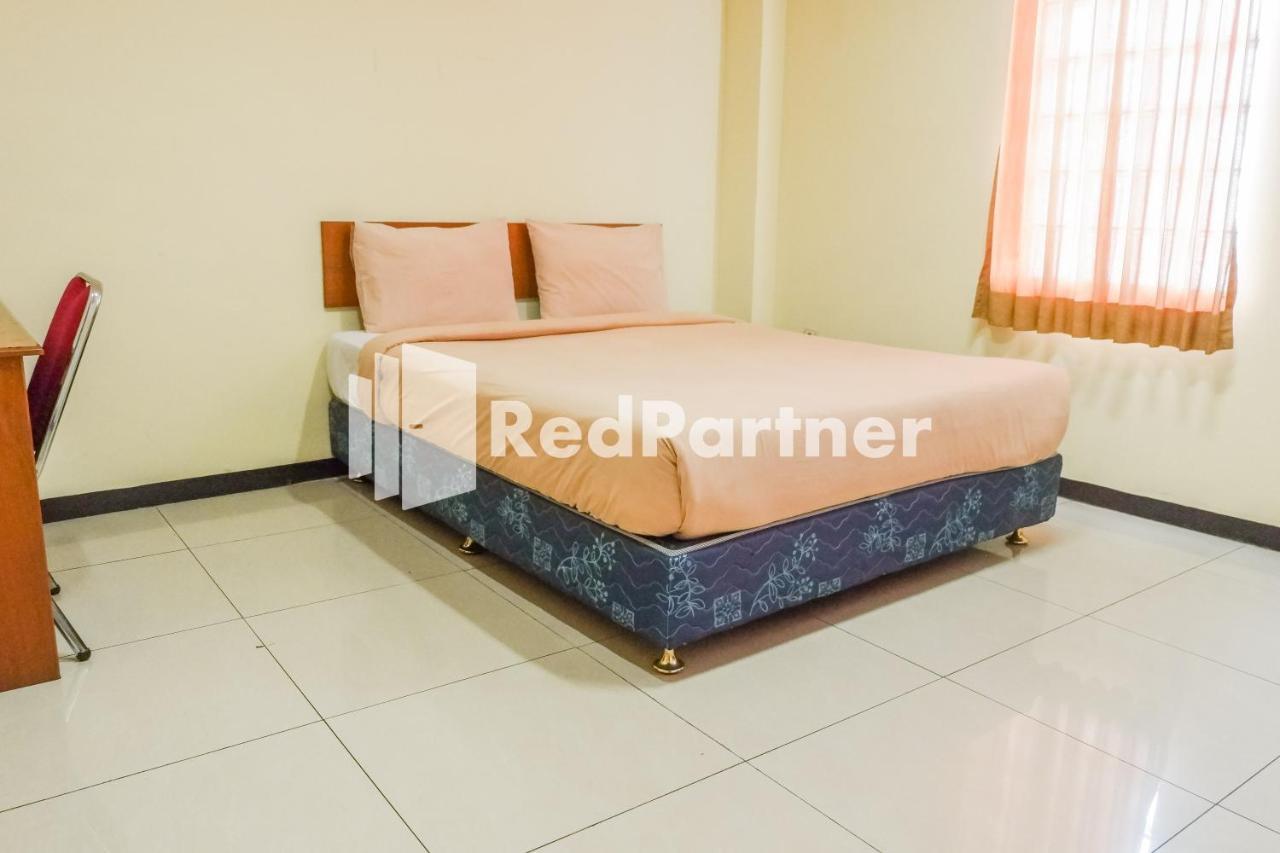 Grand Kembar Hotel Mitra Reddoorz Bandung Zewnętrze zdjęcie